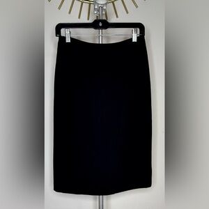 Jones Studio black pencil skirt fully lined with zipper back knee length size 4